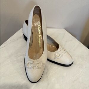 🔥Salvatore Ferragamo Women's Cream Loafers🔥